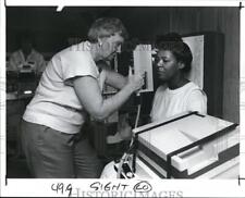 1989 Press Photo Eye Disease - Glaucoma Screening - cvb38189 picture