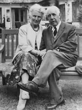 Danish physicist Niels Bohr & wife Margrethe celebrate their Go- 1962 Old Photo picture