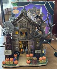 Lemax Spooky Town 2005 #55222 Halloween CREEPY BARN Lighted House w/ Adapter Box picture
