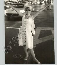 VINTAGE Nightlife Woman New York City Street 1960s PRESS PHOTO Mike Smith picture