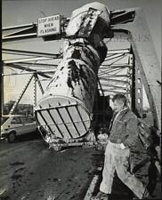 1979 Press Photo Dump-tanker truck rests after striking Evergreen Point Bridge picture
