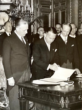 HISTORIC WW2 GERMAN-FRENCH NON AGGRESSION PACT SIGNING IN PARIS DEC 6 1938 PHOTO picture