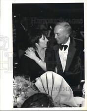 1983 Press Photo Entertainer Liza Minnelli & Cancer Researcher Dr. John Stehlin picture