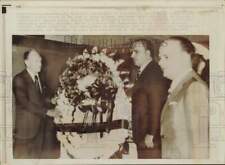 1973 Press Photo William Rogers places wreath on Bolivar's tomb in Caracas picture