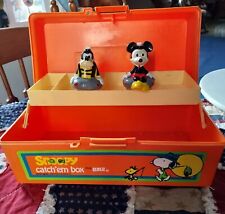 VINTAGE 1958 PEANUTS ’ SNOOPY CATCH EM CHILDS FISHING TACKLE BOX ZEBCO & Bobbers picture
