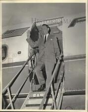 1964 Press Photo William E. Miller gets off plane at N.O. International Airport picture