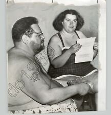 Obese COWLAN Couple on Honeymoon Carnival Sideshow Actors 1956 Press Photo picture
