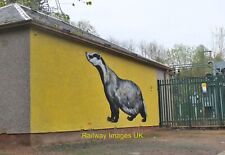 Photo Street Art - Badger mural near Bonnington power station  c2018 picture