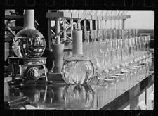 Photo:Laboratories,beakers,tubes,vessels,scientific experiments,1935 1 picture