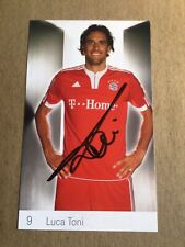 Luca Toni, Italy 🇮🇹 FC Bayern München 2009/10 hand signed picture