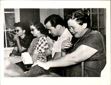 GA181 1953 Original Larry Miller Photo GRIEVING MOTHER BREAKS DOWN Los Angeles picture