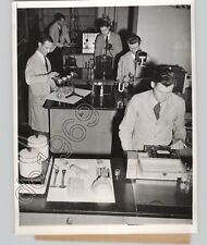 Experts Examine Evidence In Criminal Cases @ FBI CRIME LAB Vtg 1942 Press Photo picture