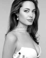 ACTRESS ANGELINA JOLIE - 8X10 PUBLICITY PHOTO (AB-653) picture