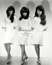 THE RONETTES IN 1966 - 8X10 PUBLICITY PHOTO (BB-856) picture