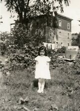 AB923 Original Vintage Photo LITTLE GIRL IN RURAL SETTING c 1942 picture