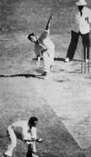 Australias Ian Meckiff bowling to Colin Cowdrey He took six wi - 1959 Old Photo picture