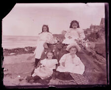 (1) LATE 1800s  GLASS NEGATIVE, HAMPTON BEACH?, GIRLS ON THE ROCKS