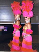 (Kd) FOUND PHOTO Photograph 4x6 Color Las Vegas Feathered Costumes Women picture