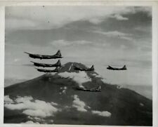 1949 Press Photo Flight of B-29 Bombers Flying over Mt. Fuji, in Japan picture
