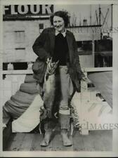 1938 Press Photo Louise Boatsman Holding Catch at Puget Sound Salmon Derby picture