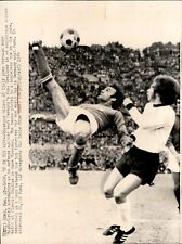 LG965 1974 Wire Photo LOOK UP IN THE AIR GIUSEPPE WILSON WORLD CUP SOCCER FUTBOL picture
