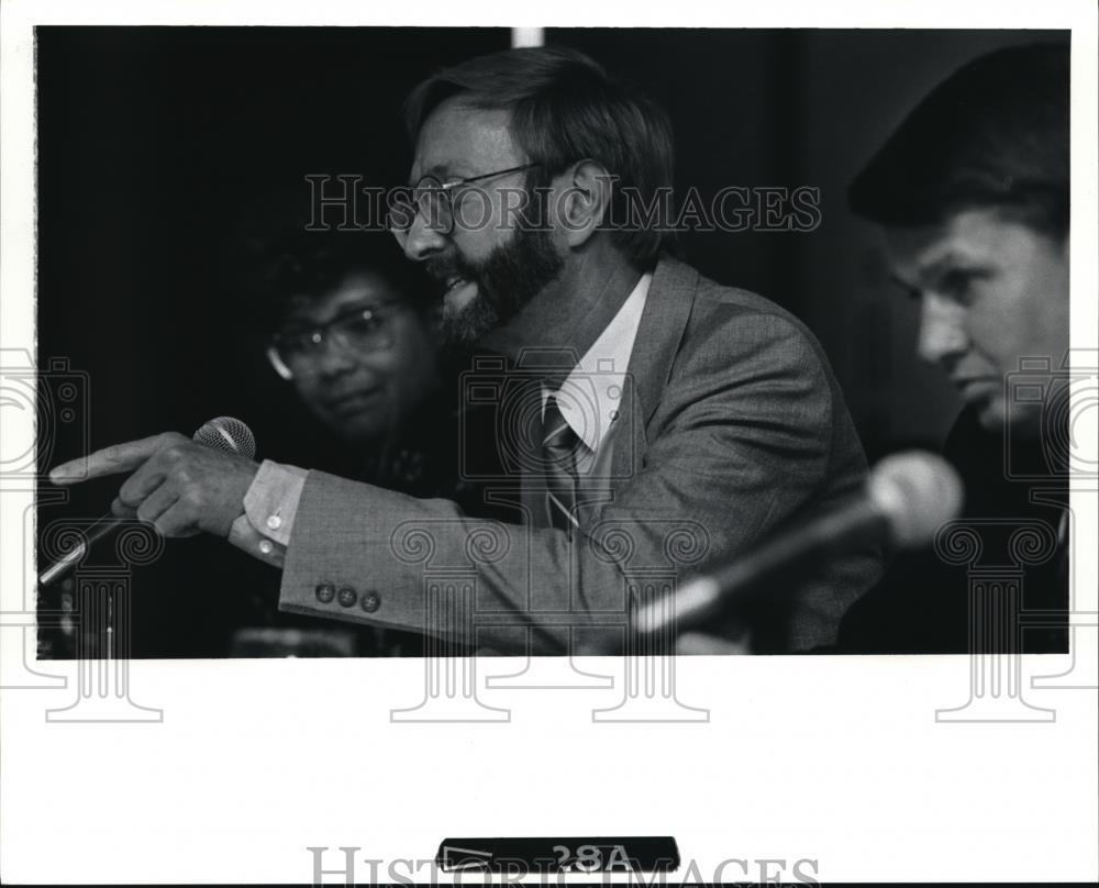 1991 Press Photo Dr. Edward Godlezski in panel discussion at conference