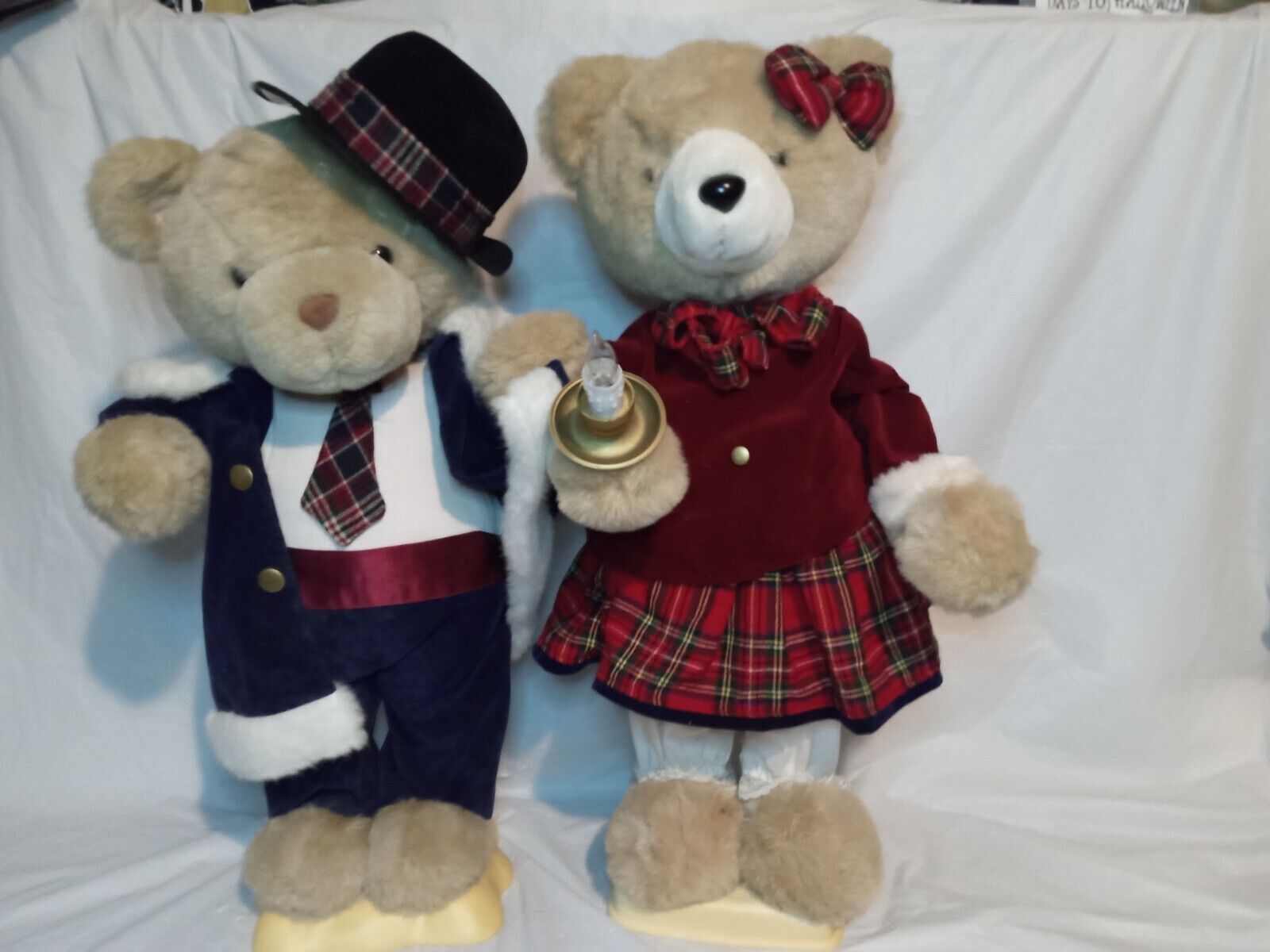 Lot Of 2 Vintage Holiday Time Telco MOTIONettes  Mr And Mrs Bear 1997 Carolers