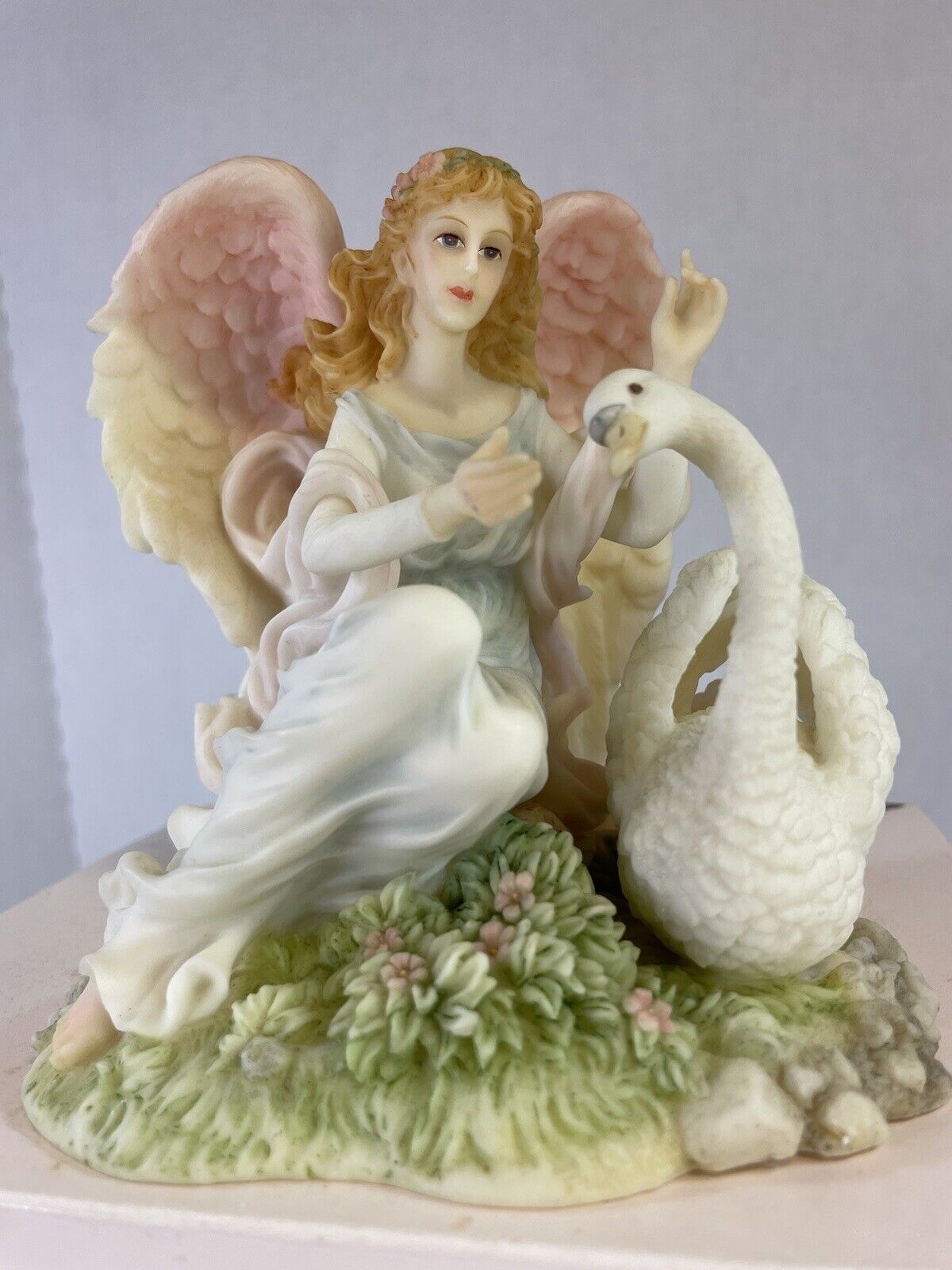 Seraphim Classics  Olivia Loving Heart 81478 - 1998 Angel Figurine