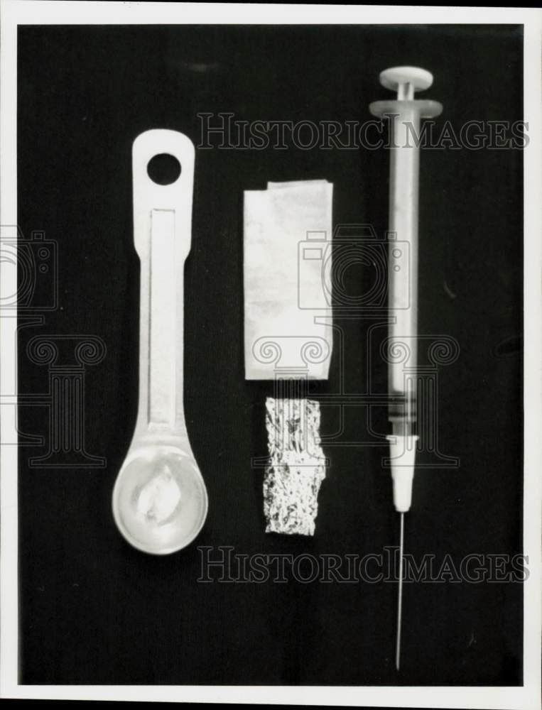 1975 Press Photo Drug paraphernalia used for cocaine - kfa16239