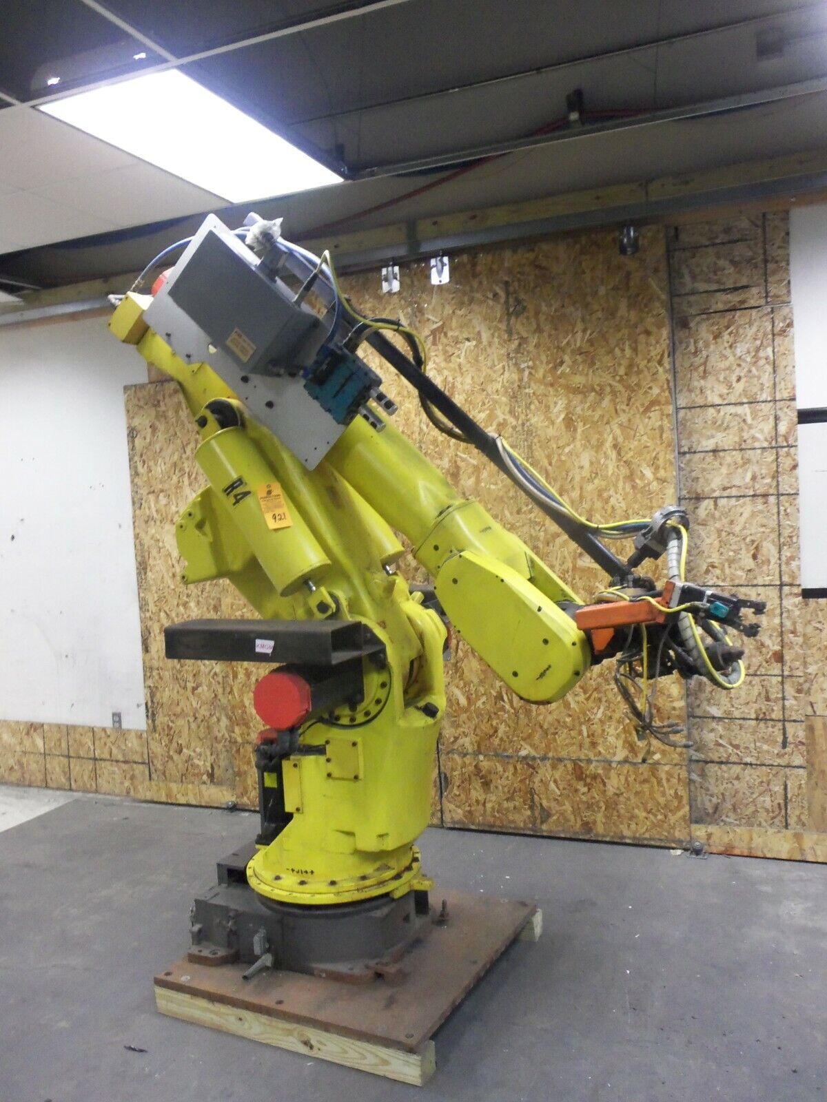 Fanuc Robot S-420 I W A05B-1313-B503 F-34487 Robotic Arm With Welding Attachment