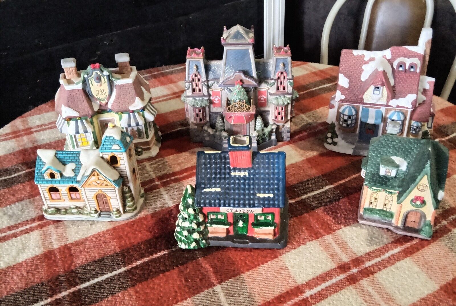 Christmas building lot of 6 Mixed Brands 