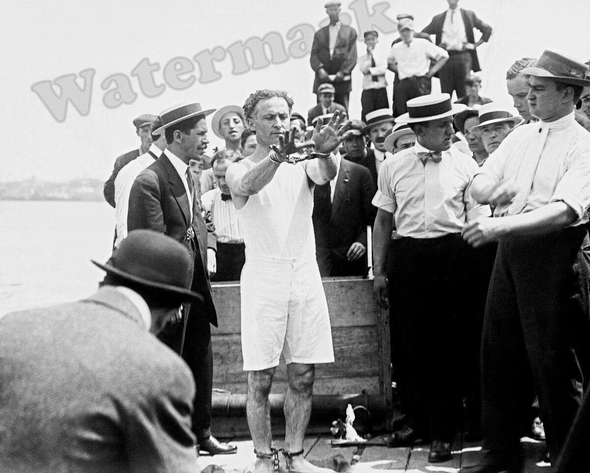 Photograph of Harry Houdini  Year 1912   8x10