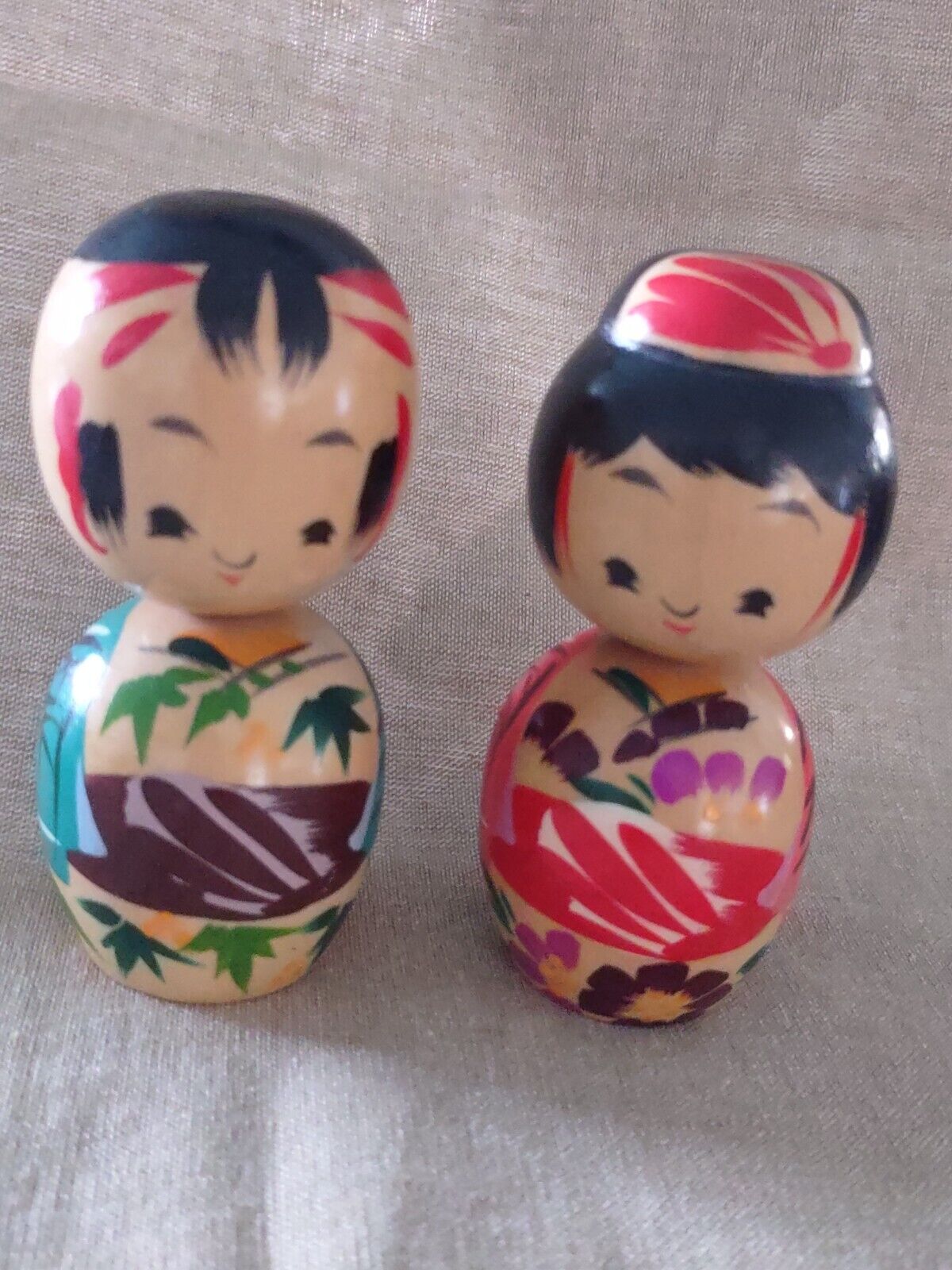 Japanese Kokeshi Solid Wood Doll Pair Girl Boy Green Red 3.5” Tall Handcrafted