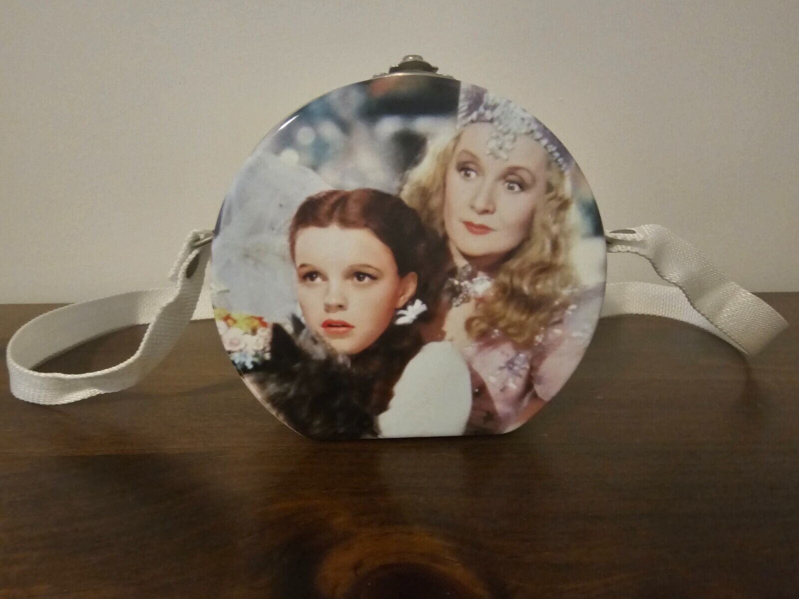 Wizard of Oz Tin Container, Dorothy and Glinda the Good Witch, 1999