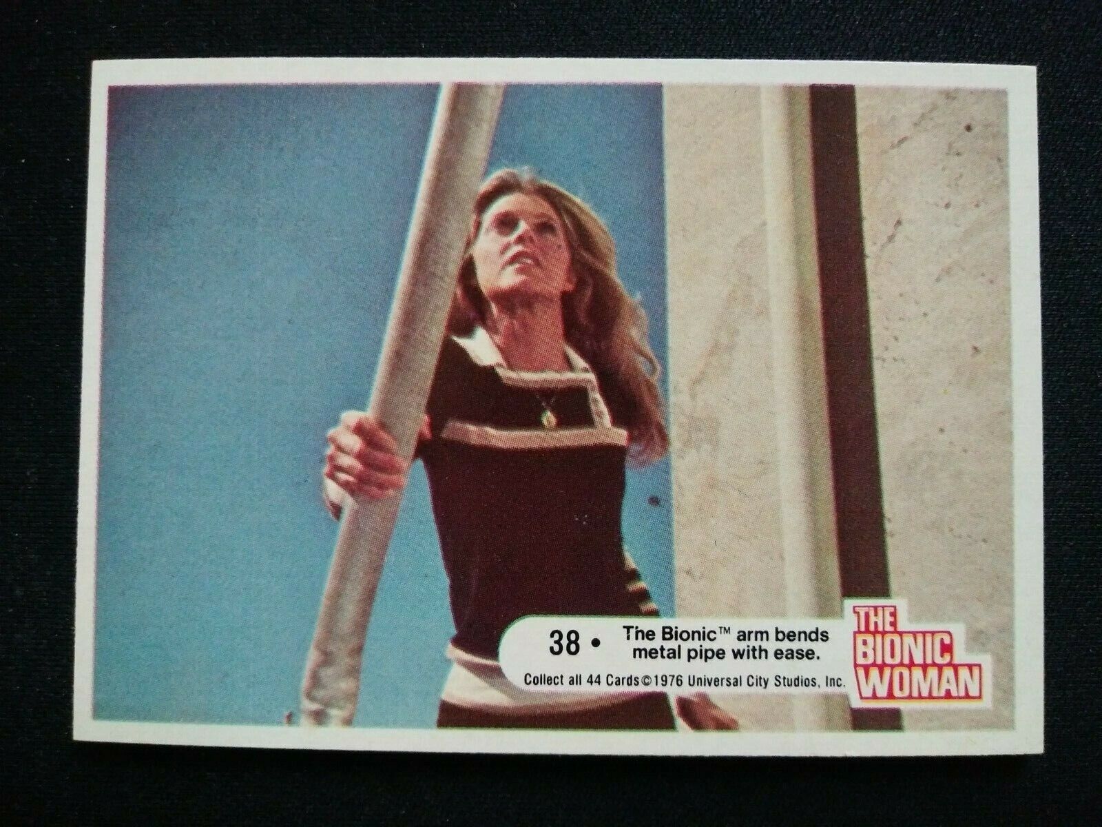1976 Dunruss Bionic Woman Card # 38 The Bionic arm.... (EX)