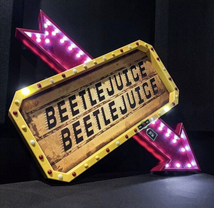 LARGE LIGHTED BEETLEJUICE MARQUEE SIGN - HALLOWEEN HORROR PROP - LIGHTS UP