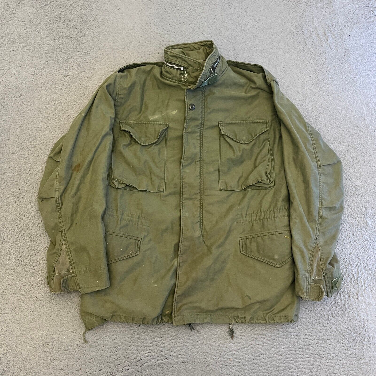 US Military Field Coat Size Medium Regular Sateen OG 107 Green 1970s *READ