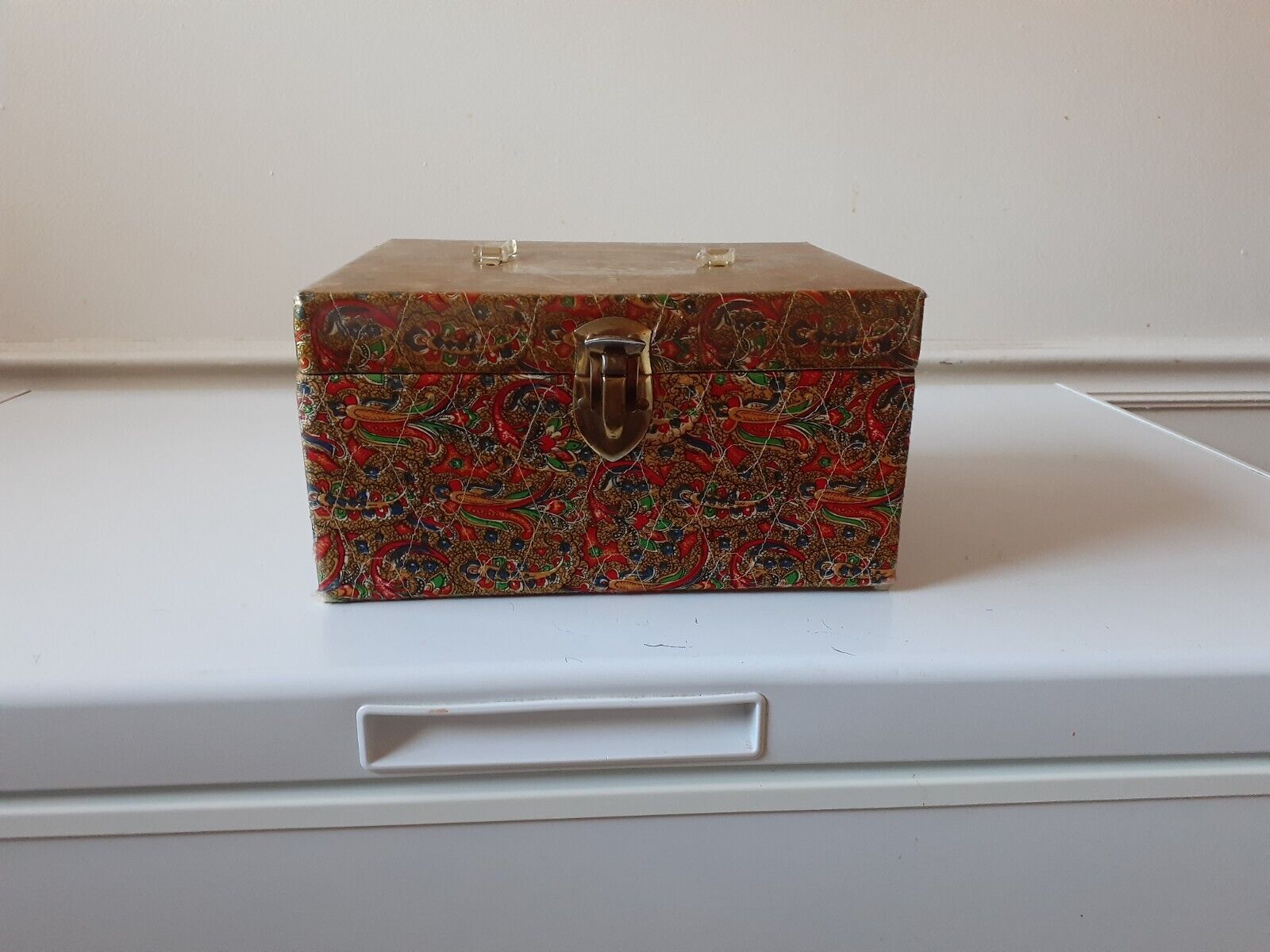 VINTAGE SEWING BOX WITH CONTENTS