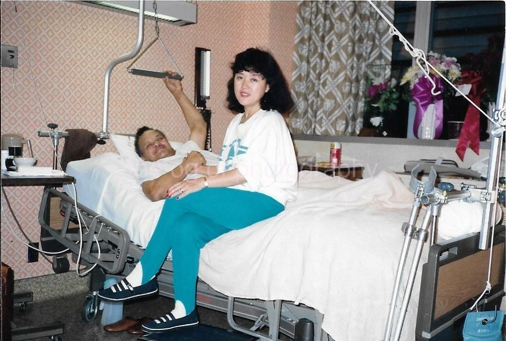 CARING KOREAN GIRL AT THE HOSPITAL Patient FOUND PHOTO Color PRETTY WOMAN 08 5