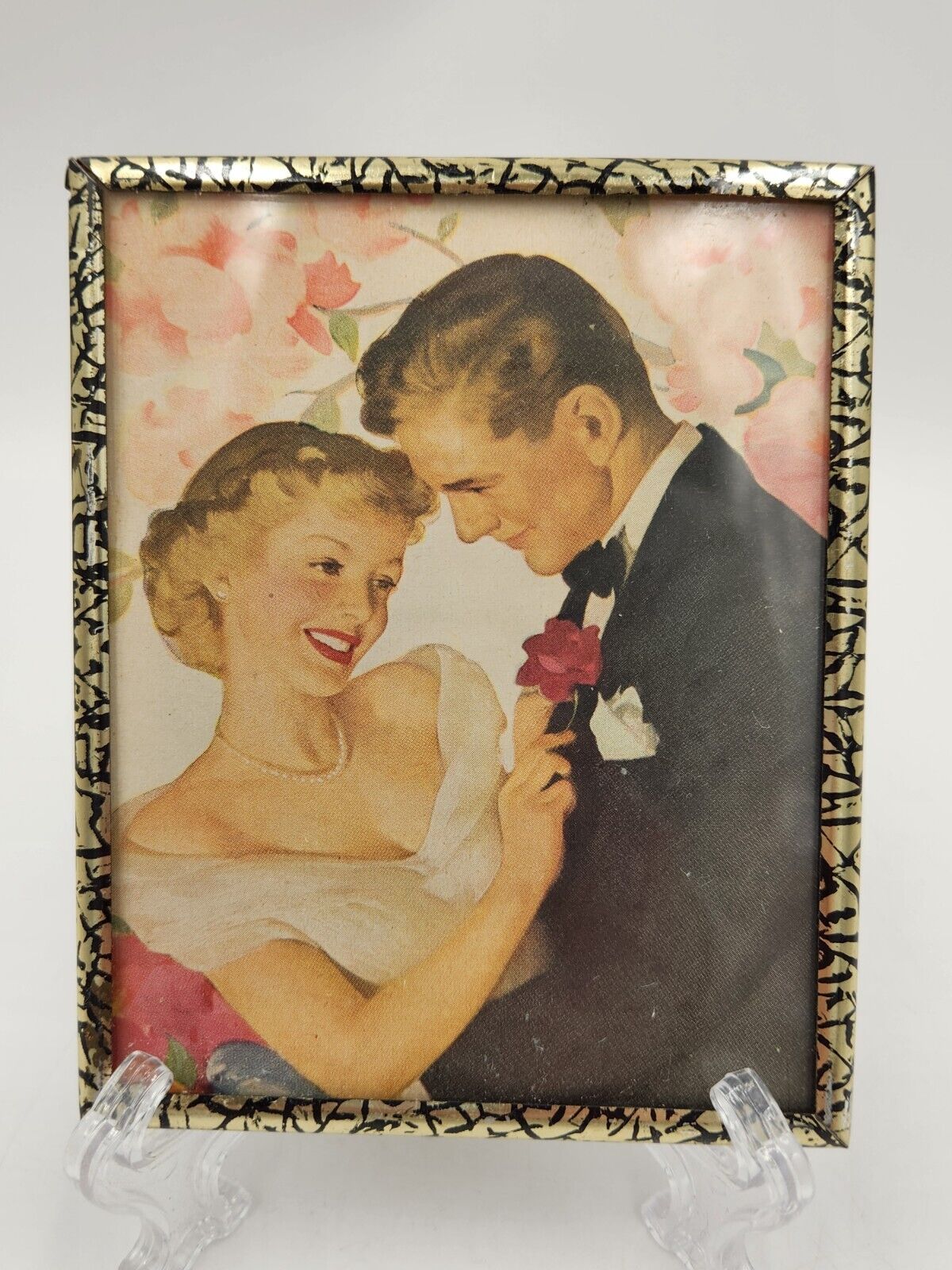 Vintage Romantic Couple Valentine Picture in Wall Hanging Frame