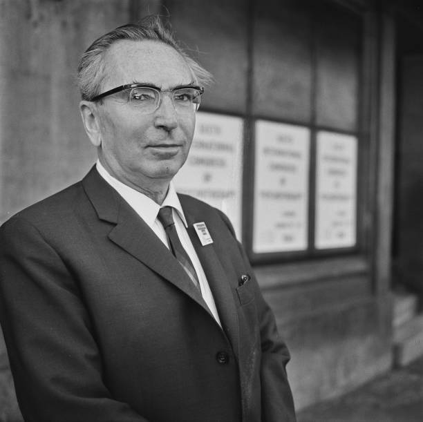 Neurologist Dr Viktor Frankl attends Congress of Psychotherapy 1960s OLD PHOTO