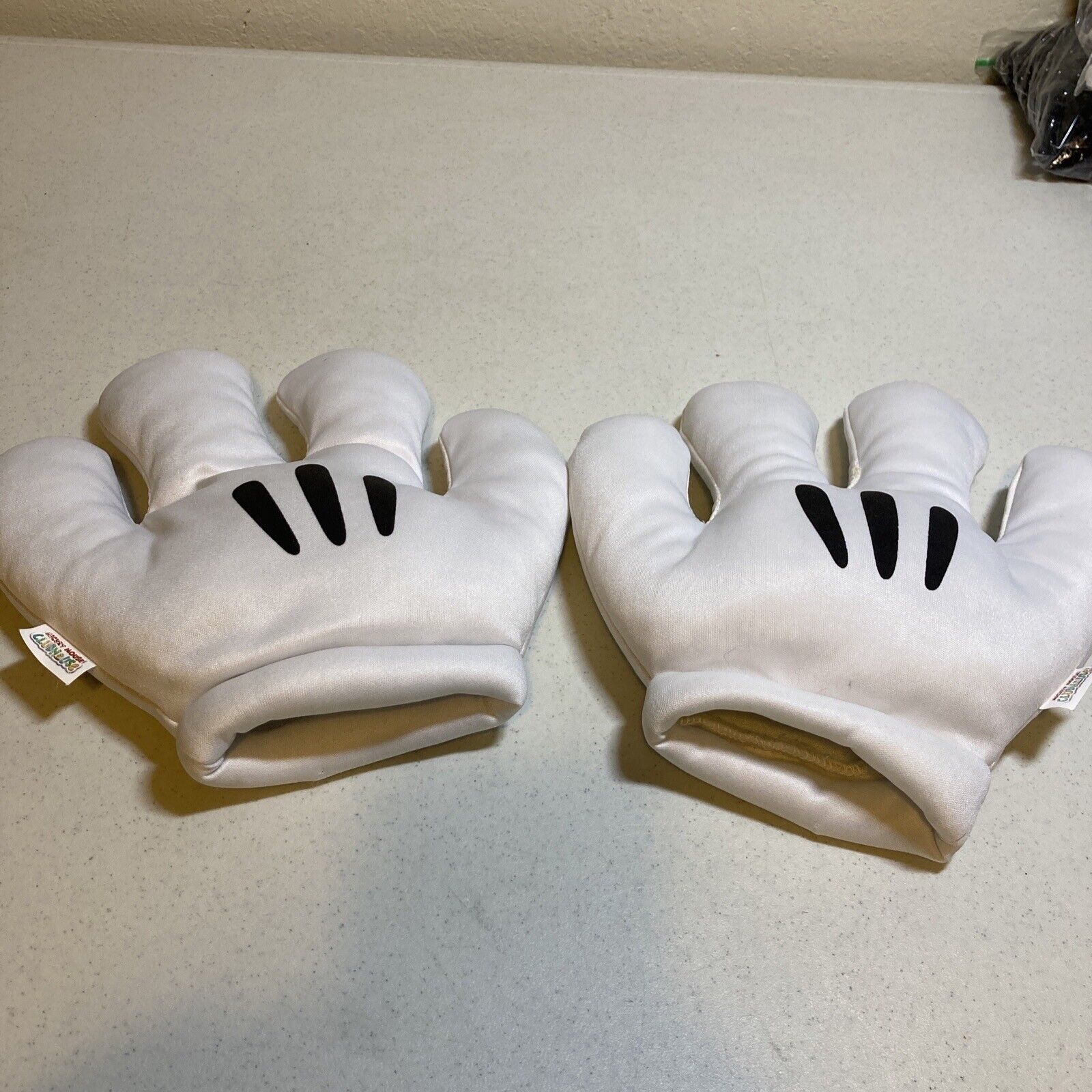 Micky - Minnie Mouse Gloves From Micky Mouse Clubhouse . B2