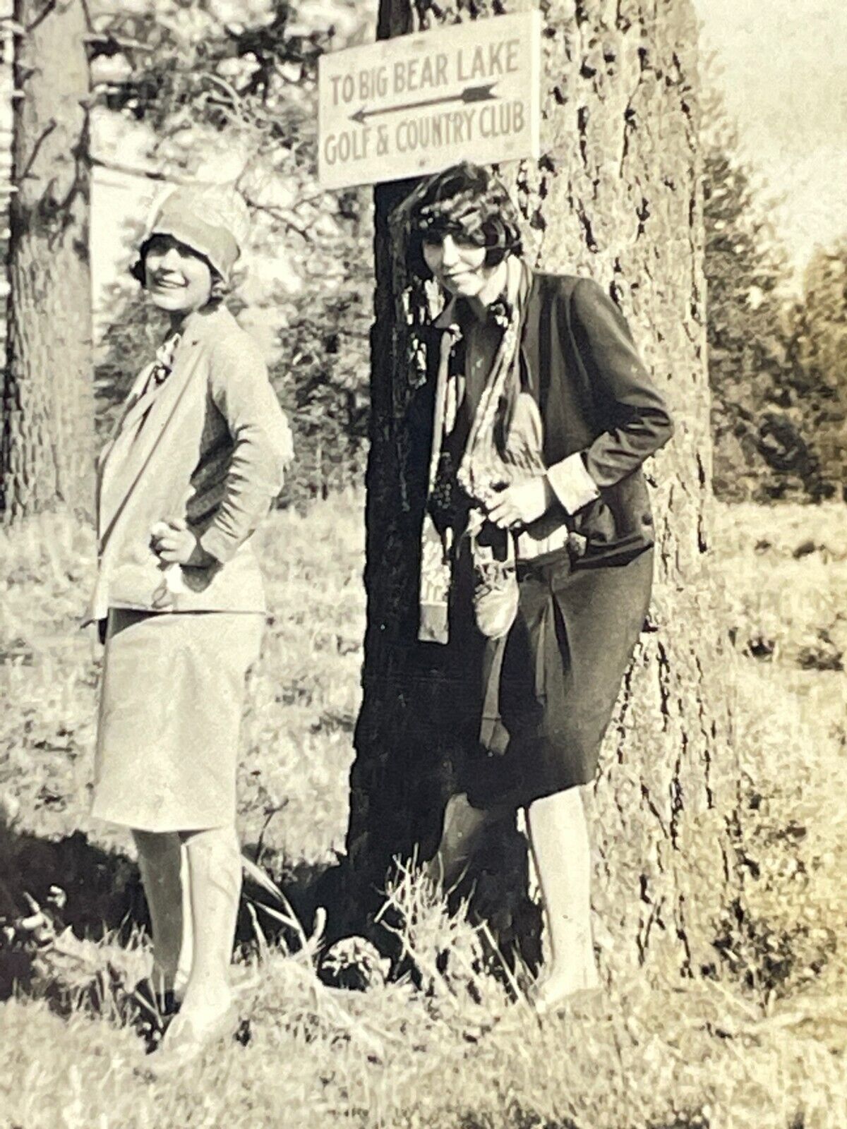 NG Photograph Pretty Ladies Beautiful Women 1920\'s Bear Lake Country Club Sign