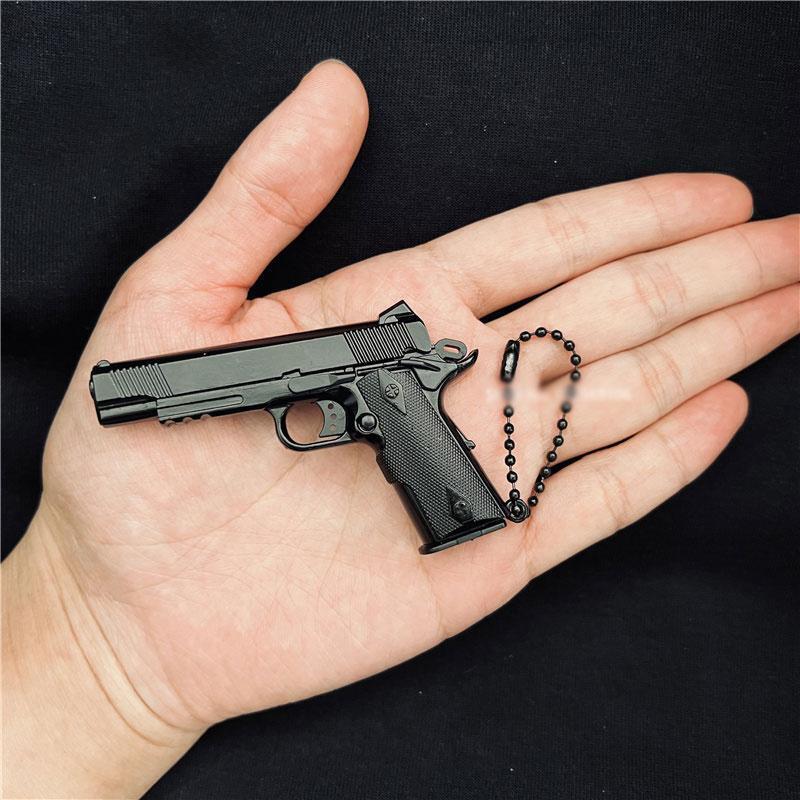 1pc New Anti-stress Toys Metal Keychain Miniature Model 1:3 Beretta Colt Glock
