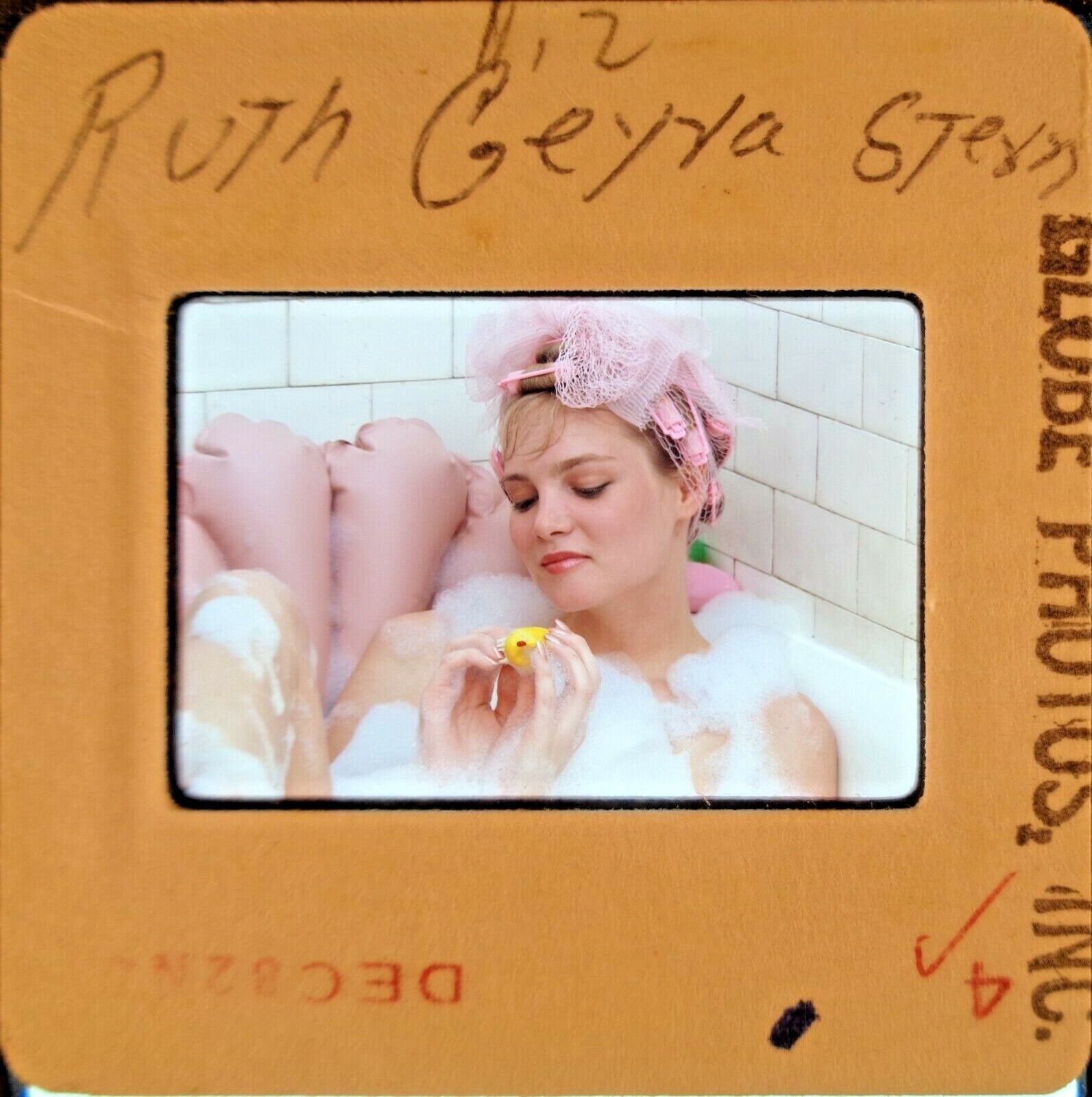 LV1-220 1982 RUTH GEYVA STERN SEXY BLONDE BATH BABE ORIGINAL 35MM COLOR SLIDE