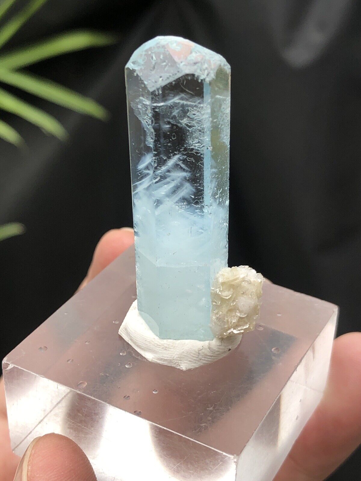 Top Class Aqumarine Crystal Combine With  Fieldspher