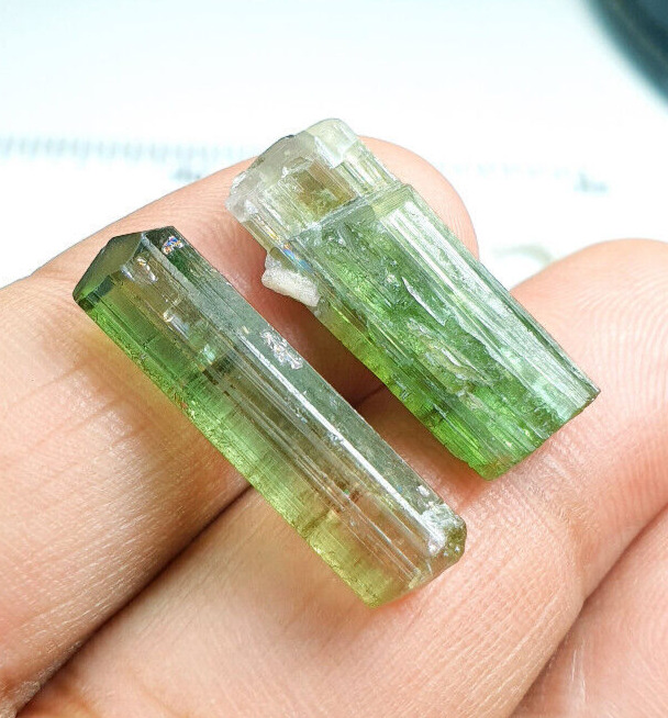 25Cts Beautiful Green Color Tourmaline Crystals Type Rough Grade 2pcs