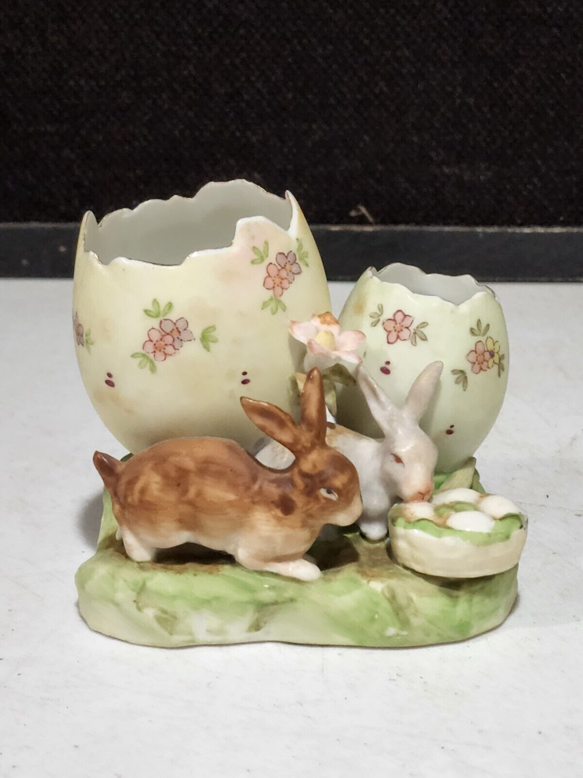 Vintage Arnart Japan Cracked Egg Vase w/Bunny Rabbits Hand Painted