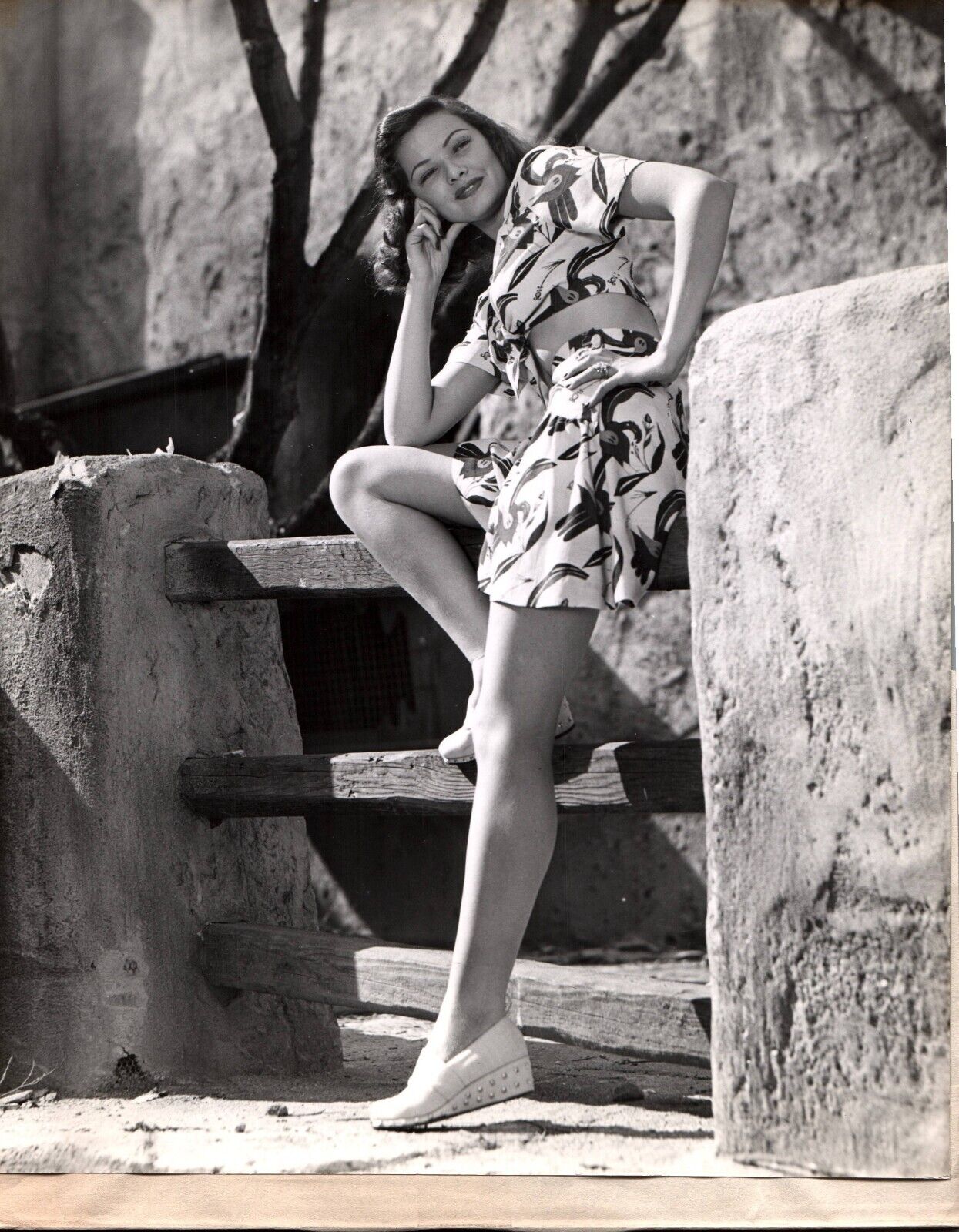 Gene Tierney (1940s) ❤ Original Vintage - Stylish Leggy Cheesecake Photo K 348