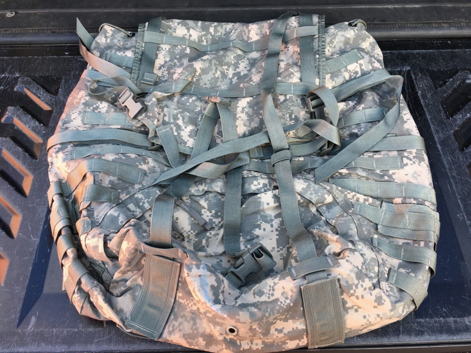Genuine USGI Military Issue Large MOLLE II Rucksack - Damaged Use For CIF